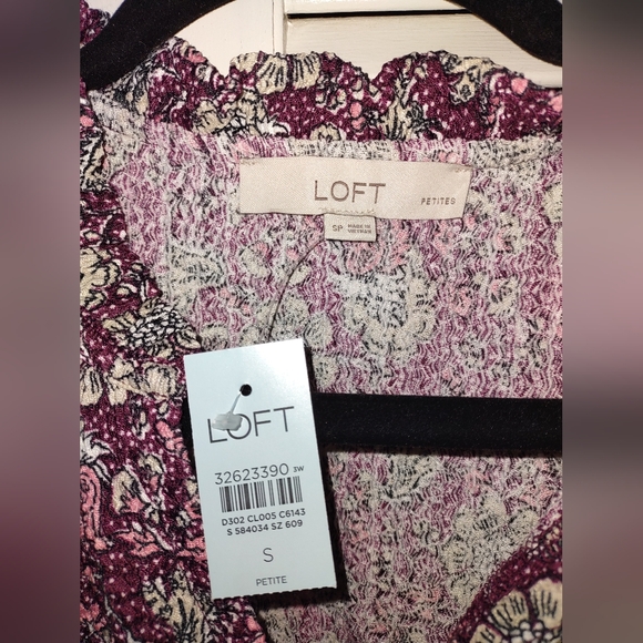 Loft NWT Ladies Breezy Blouse, Size S Petite, Floral print on Purple background - Picture 7 of 11